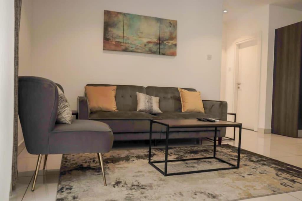 Sunshine Large 1Bed + Big Balcony @Embassy Gardens Διαμέρισμα Άκρα Εξωτερικό φωτογραφία