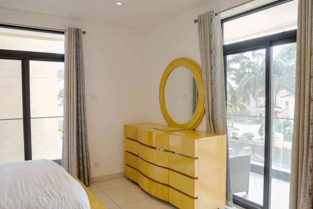 Sunshine Large 1Bed + Big Balcony @Embassy Gardens Διαμέρισμα Άκρα Εξωτερικό φωτογραφία