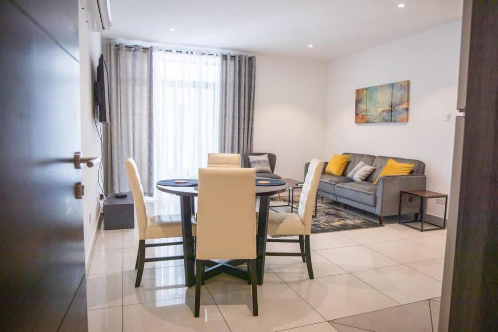 Sunshine Large 1Bed + Big Balcony @Embassy Gardens Διαμέρισμα Άκρα Εξωτερικό φωτογραφία