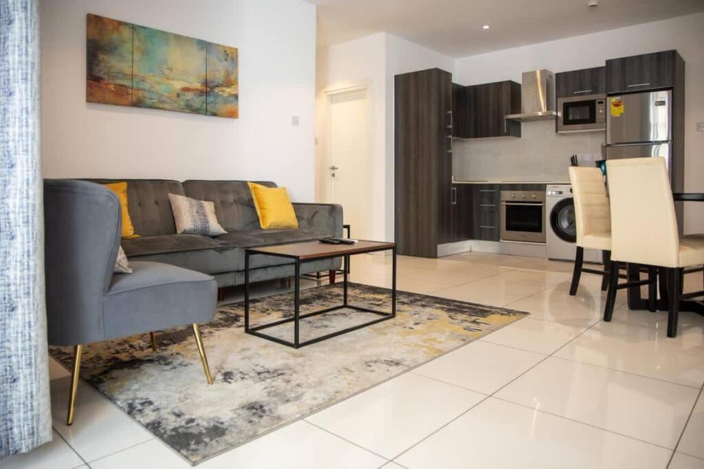 Sunshine Large 1Bed + Big Balcony @Embassy Gardens Διαμέρισμα Άκρα Εξωτερικό φωτογραφία