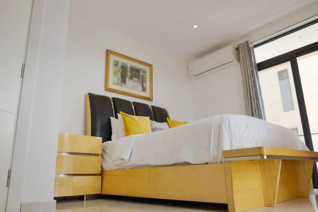 Sunshine Large 1Bed + Big Balcony @Embassy Gardens Διαμέρισμα Άκρα Εξωτερικό φωτογραφία