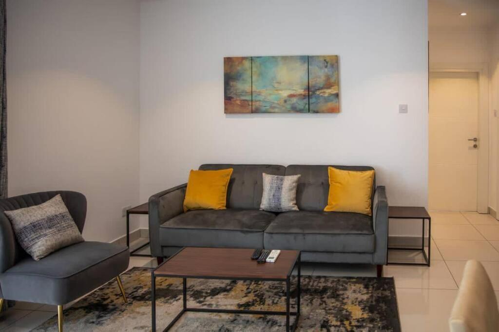 Sunshine Large 1Bed + Big Balcony @Embassy Gardens Διαμέρισμα Άκρα Εξωτερικό φωτογραφία